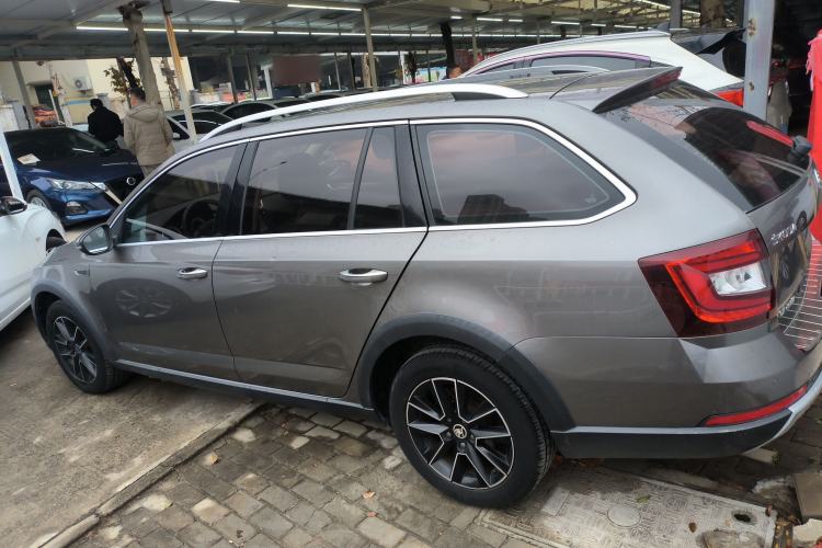 Used Skoda Octavia 2018 Station Wagon TSI230 DSG Luxury Edition Exterior 3