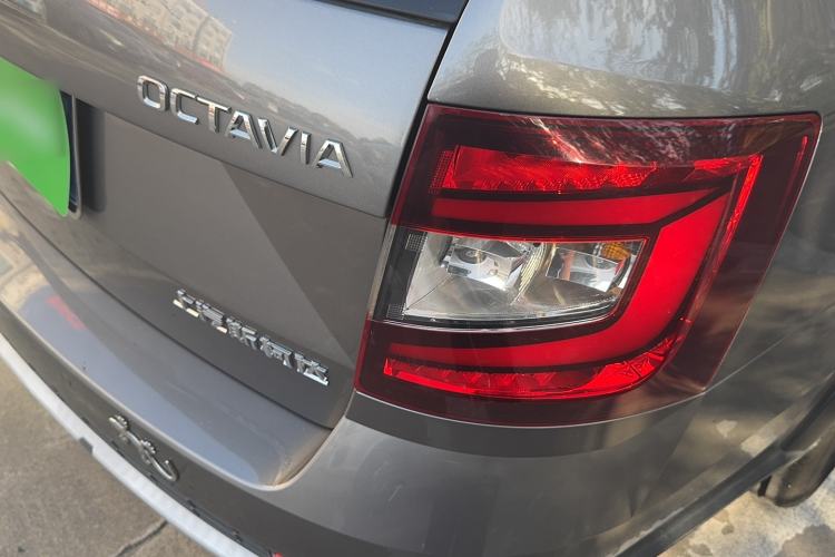 Used Skoda Octavia 2018 Station Wagon TSI230 DSG Luxury Edition Exterior 3
