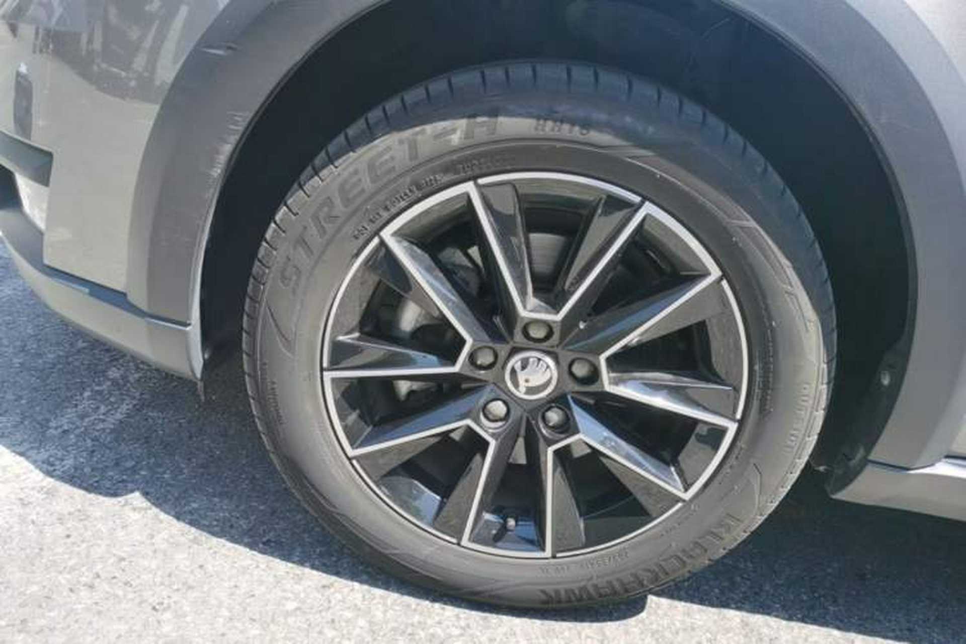 Used Skoda Octavia 2018 Station Wagon TSI230 DSG Luxury Edition Exterior 4