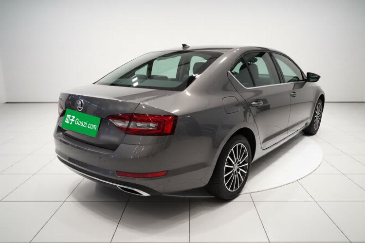 Used Skoda Octavia 2018 TSI230 DSG Luxury Edition Exterior 5
