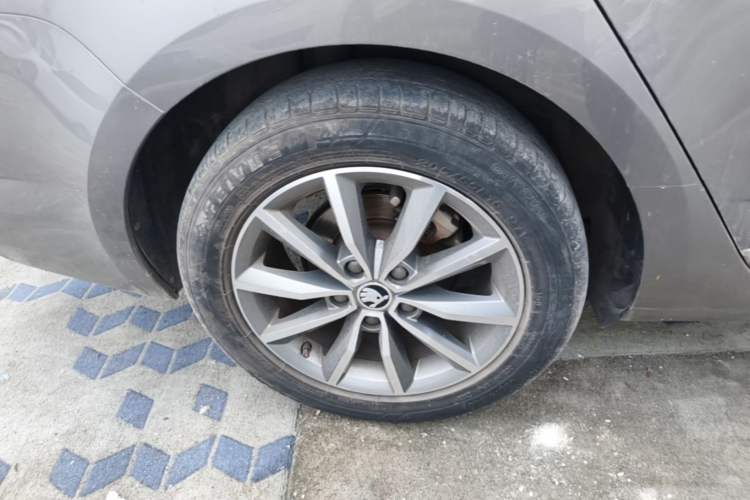 Used Skoda Octavia 2018 TSI230 DSG Comfort Edition Exterior 5