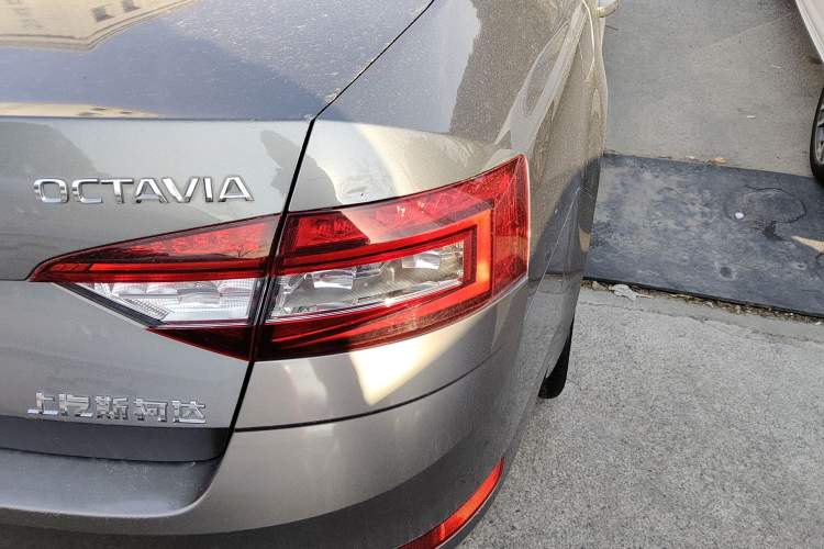 Used Skoda Octavia 2018 TSI230 DSG Comfort Edition Exterior 6