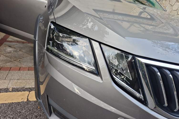 Used Skoda Octavia 2018 Station Wagon TSI280 DSG Luxury Edition Exterior 6
