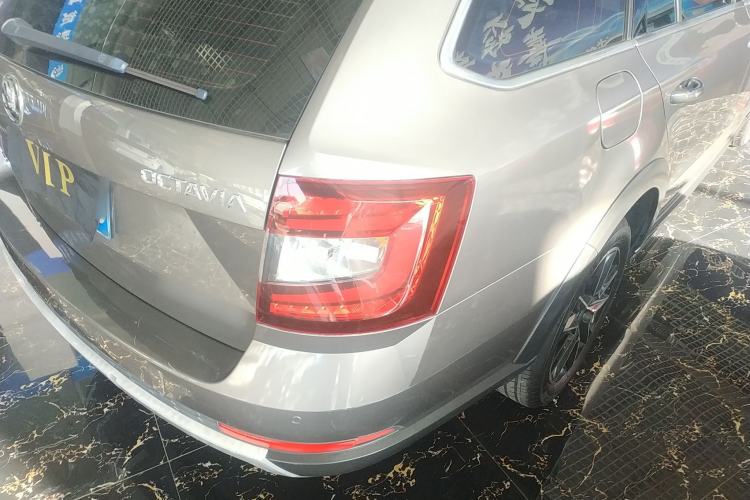 Used Skoda Octavia 2018 Station Wagon TSI230 DSG Luxury Edition Exterior 6