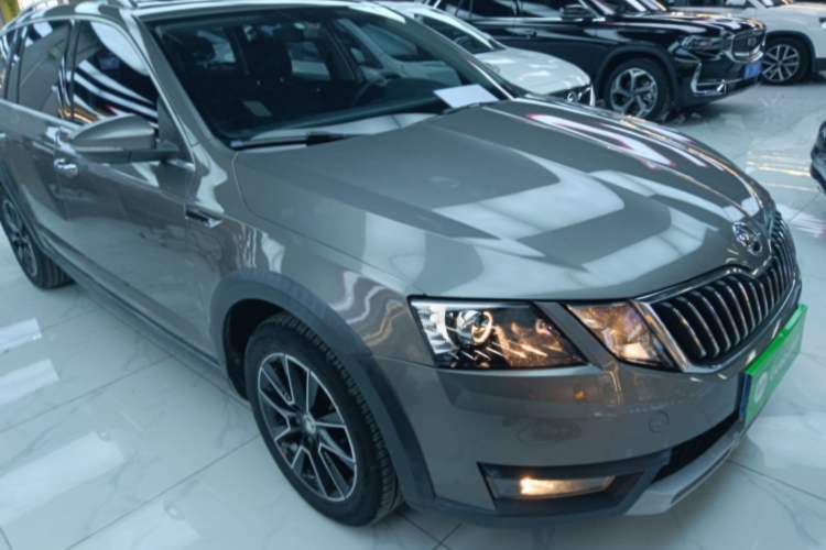 Used Skoda Octavia 2018 Station Wagon TSI230 DSG Luxury Edition Front Right 45 Deg