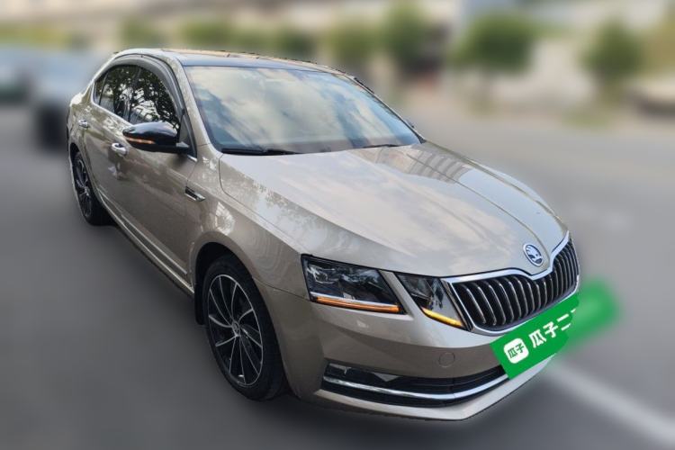 Used Skoda Octavia 2018 TSI280 DSG Luxury Edition Front Right 45 Deg