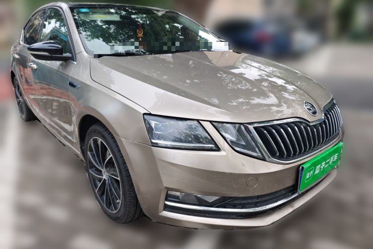 Used Skoda Octavia 2018 TSI280 DSG Luxury Edition Front Right 45 Deg