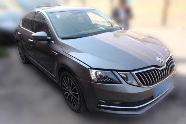 Used Skoda Octavia 2018 1.6L Automatic Luxury Edition Front Right 45 Deg