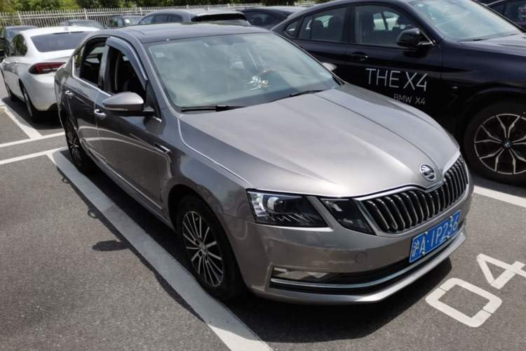 Used Skoda Octavia 2018 TSI230 DSG Luxury Edition Front Right 45 Deg