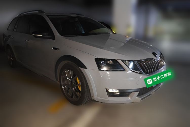 Used Skoda Octavia 2018 Station Wagon TSI280 DSG Luxury Edition Front Right 45 Deg
