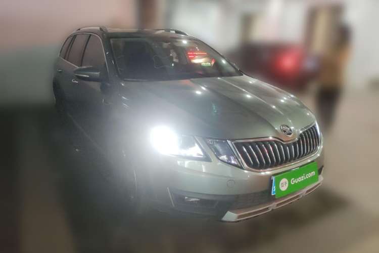 Used Skoda Octavia 2018 Station Wagon TSI230 DSG Luxury Edition Front Right 45 Deg