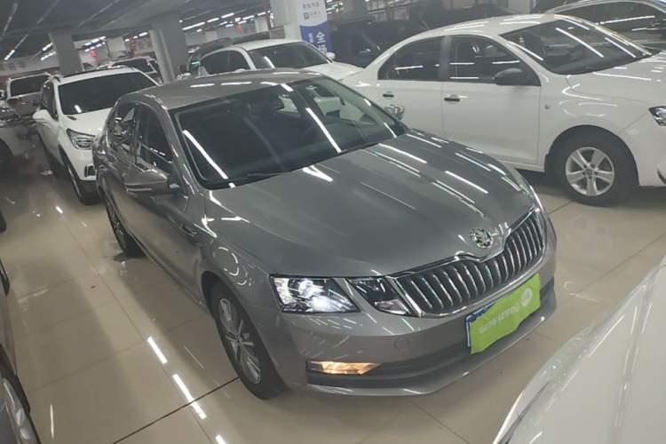 Used Skoda Octavia 2018 1.6L Automatic Comfort Edition Front Right 45 Deg