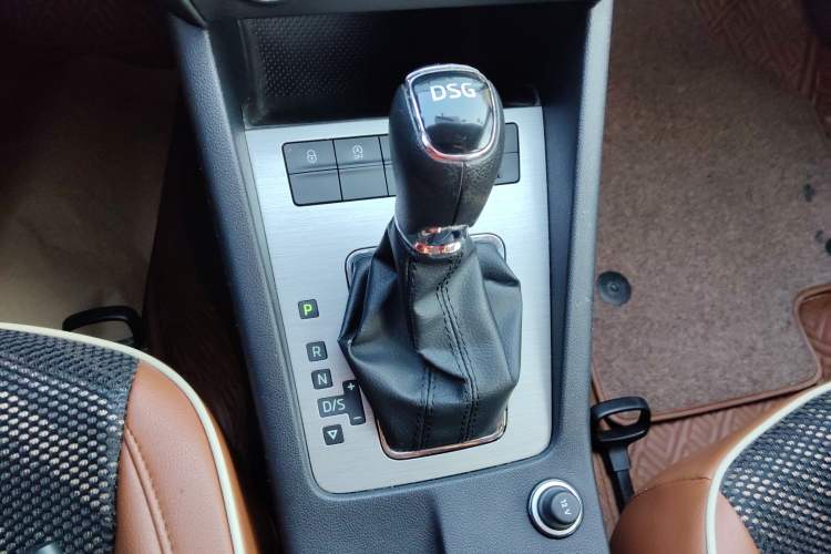 Used Skoda Octavia 2018 TSI230 DSG Comfort Edition Gear Lever