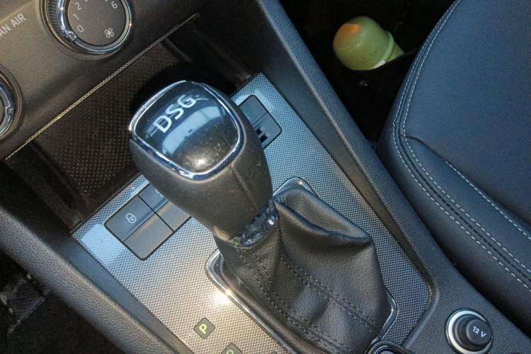 Used Skoda Octavia 2018 Station Wagon TSI230 DSG Luxury Edition Gear Lever
