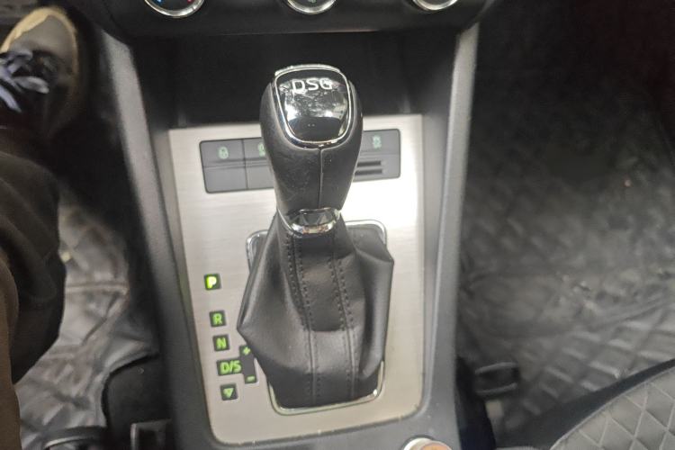 Used Skoda Octavia 2018 TSI230 DSG Luxury Edition Gear Lever