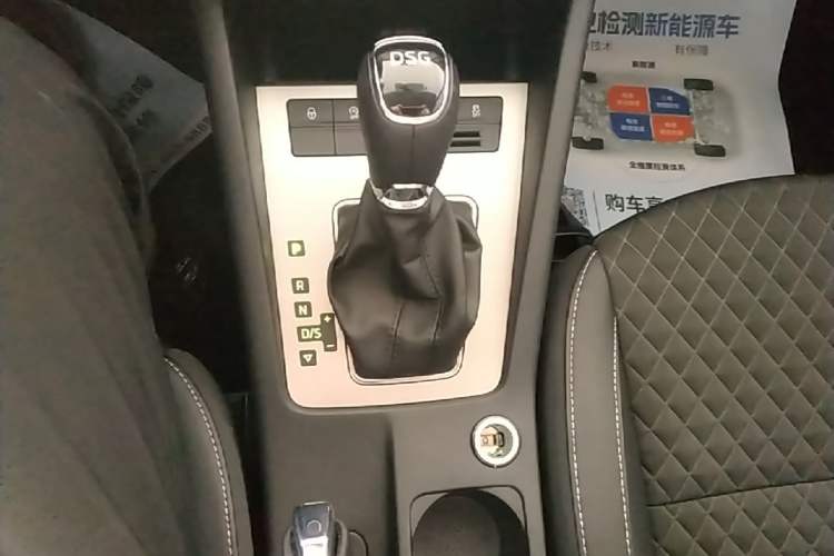 Used Skoda Octavia 2018 TSI280 DSG Luxury Edition Gear Lever