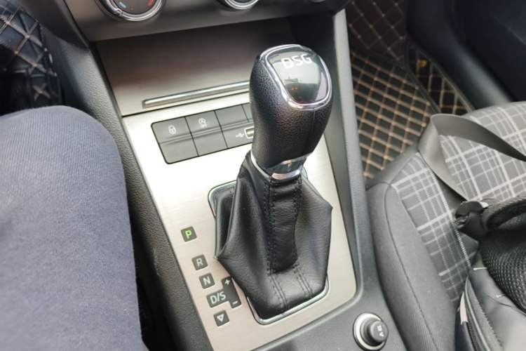 Used Skoda Octavia 2018 TSI230 DSG Comfort Edition Gear Lever