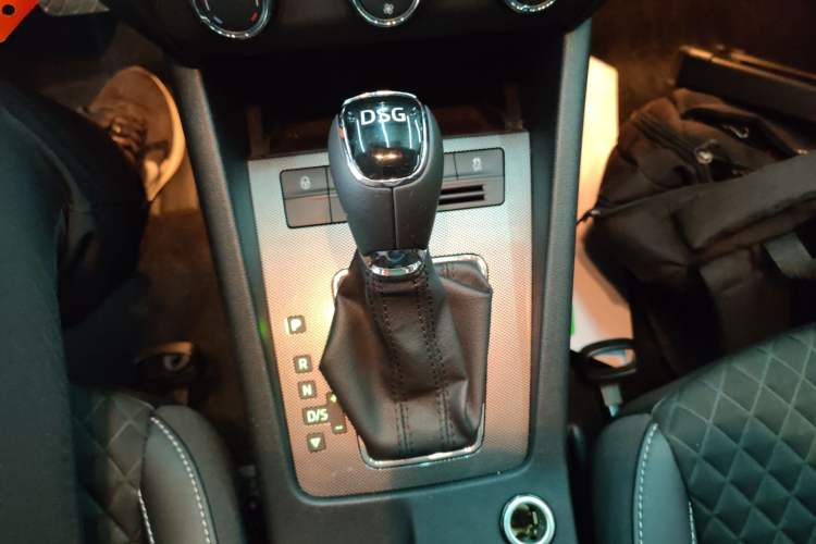 Used Skoda Octavia 2018 Station Wagon TSI280 DSG Luxury Edition Gear Lever