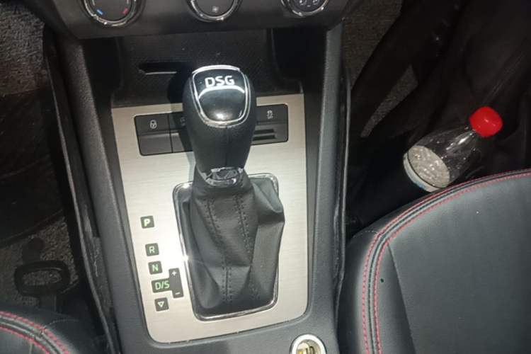 Used Skoda Octavia 2018 TSI230 DSG Comfort Edition Gear Lever