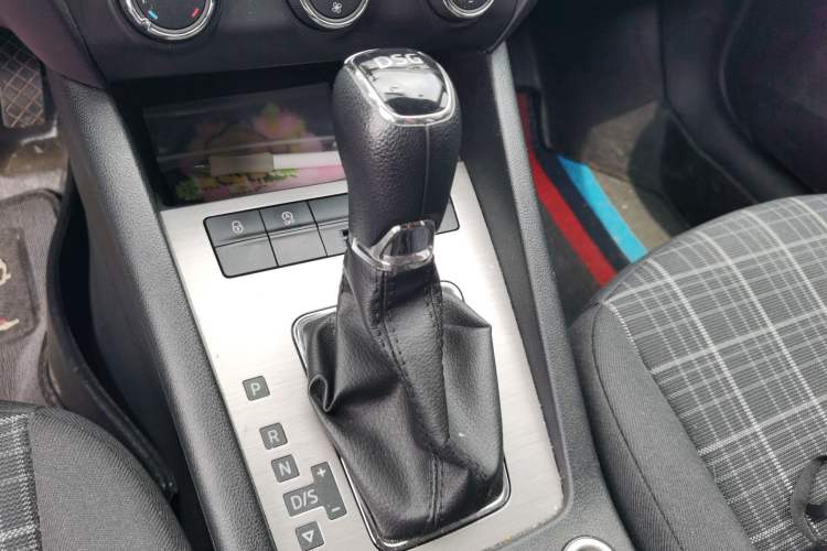 Used Skoda Octavia 2018 TSI230 DSG Comfort Edition Gear Lever