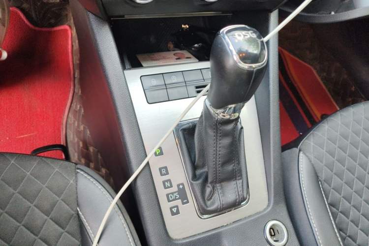 Used Skoda Octavia 2018 TSI280 DSG Luxury Edition Gear Lever