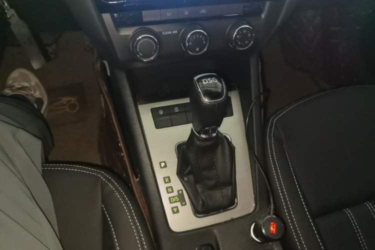 Used Skoda Octavia 2018 TSI230 DSG Comfort Edition Gear Lever
