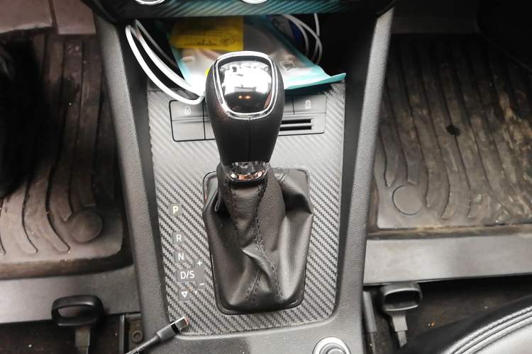 Used Skoda Octavia 2018 Station Wagon TSI230 DSG Comfort Edition Gear Lever