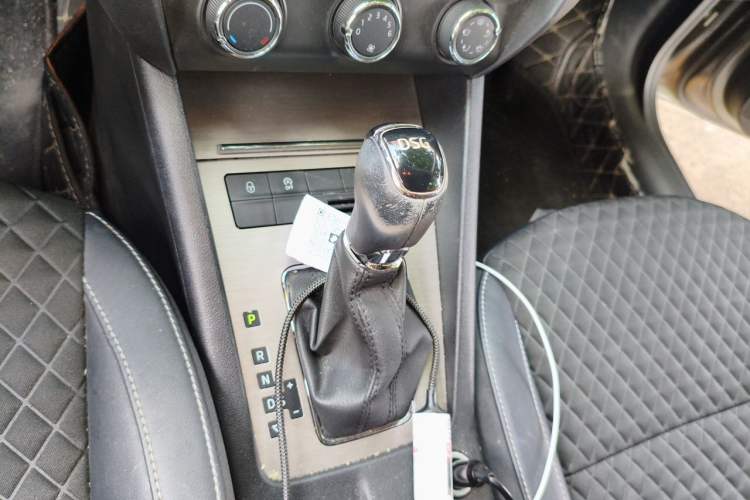 Used Skoda Octavia 2018 TSI230 DSG Luxury Edition Gear Lever