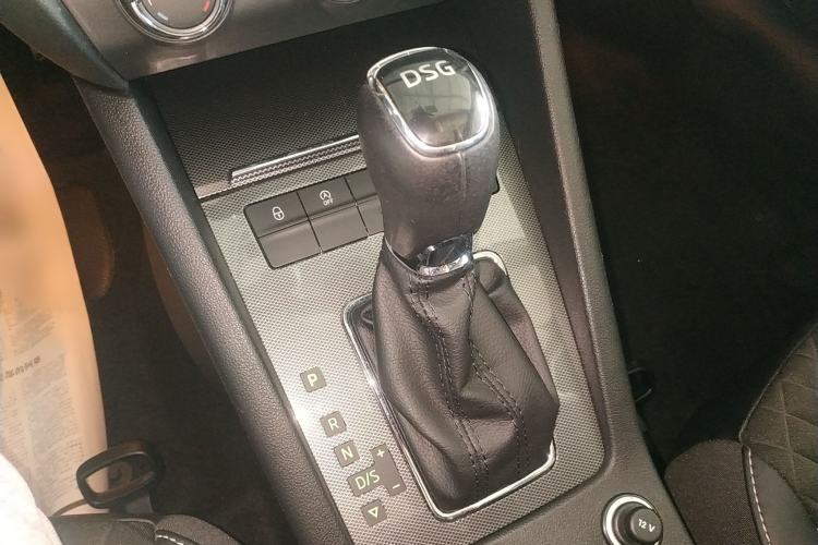 Used Skoda Octavia 2018 Station Wagon TSI230 DSG Luxury Edition Gear Lever