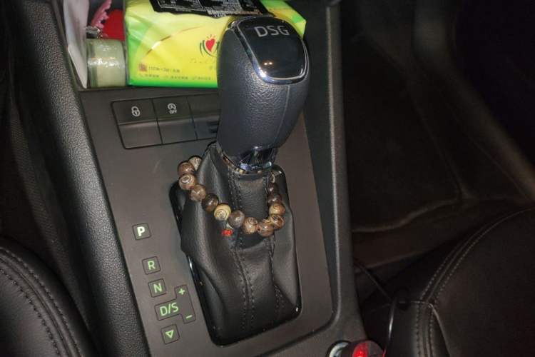 Used Skoda Octavia 2018 Station Wagon TSI230 DSG Comfort Edition Gear Lever