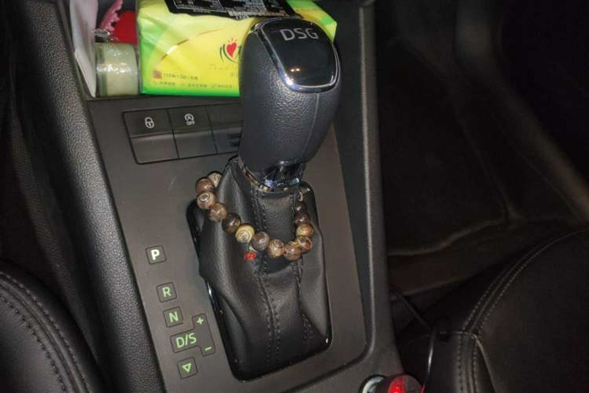 Used Skoda Octavia 2018 Station Wagon TSI230 DSG Comfort Edition Gear Lever