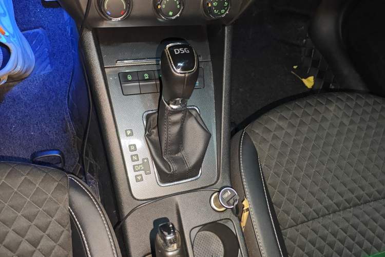 Used Skoda Octavia 2018 Station Wagon TSI280 DSG Luxury Edition Gear Lever