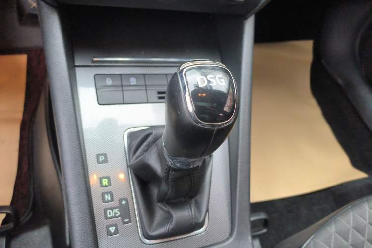 Used Skoda Octavia 2018 Station Wagon TSI230 DSG Luxury Edition Gear Lever