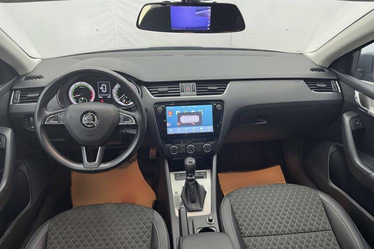 Used Skoda Octavia 2018 1.6L Automatic Luxury Edition Interior 1