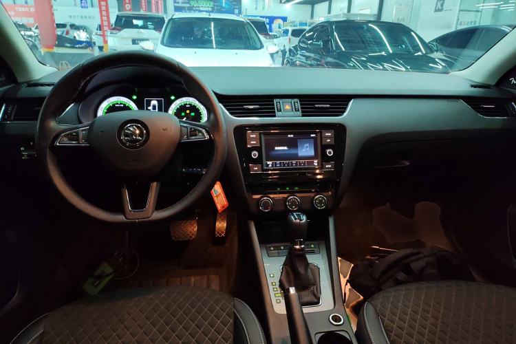 Used Skoda Octavia 2018 Station Wagon TSI280 DSG Luxury Edition Interior 2