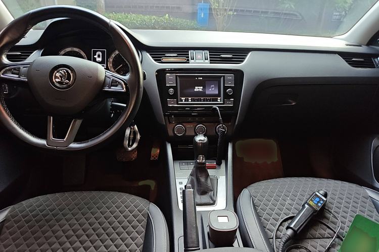 Used Skoda Octavia 2018 Station Wagon TSI280 DSG Luxury Edition Interior 2