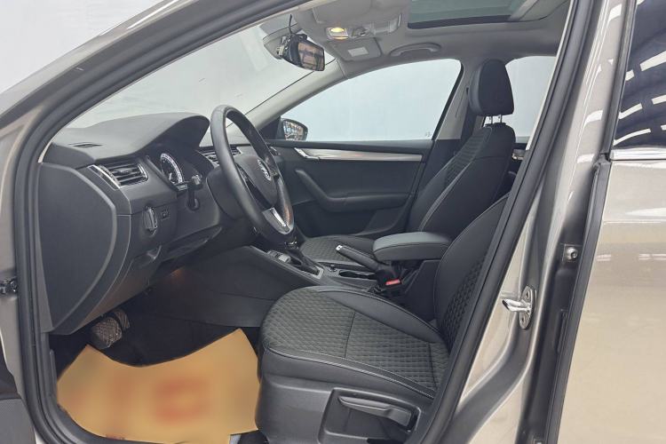 Used Skoda Octavia 2018 1.6L Automatic Luxury Edition Interior 2