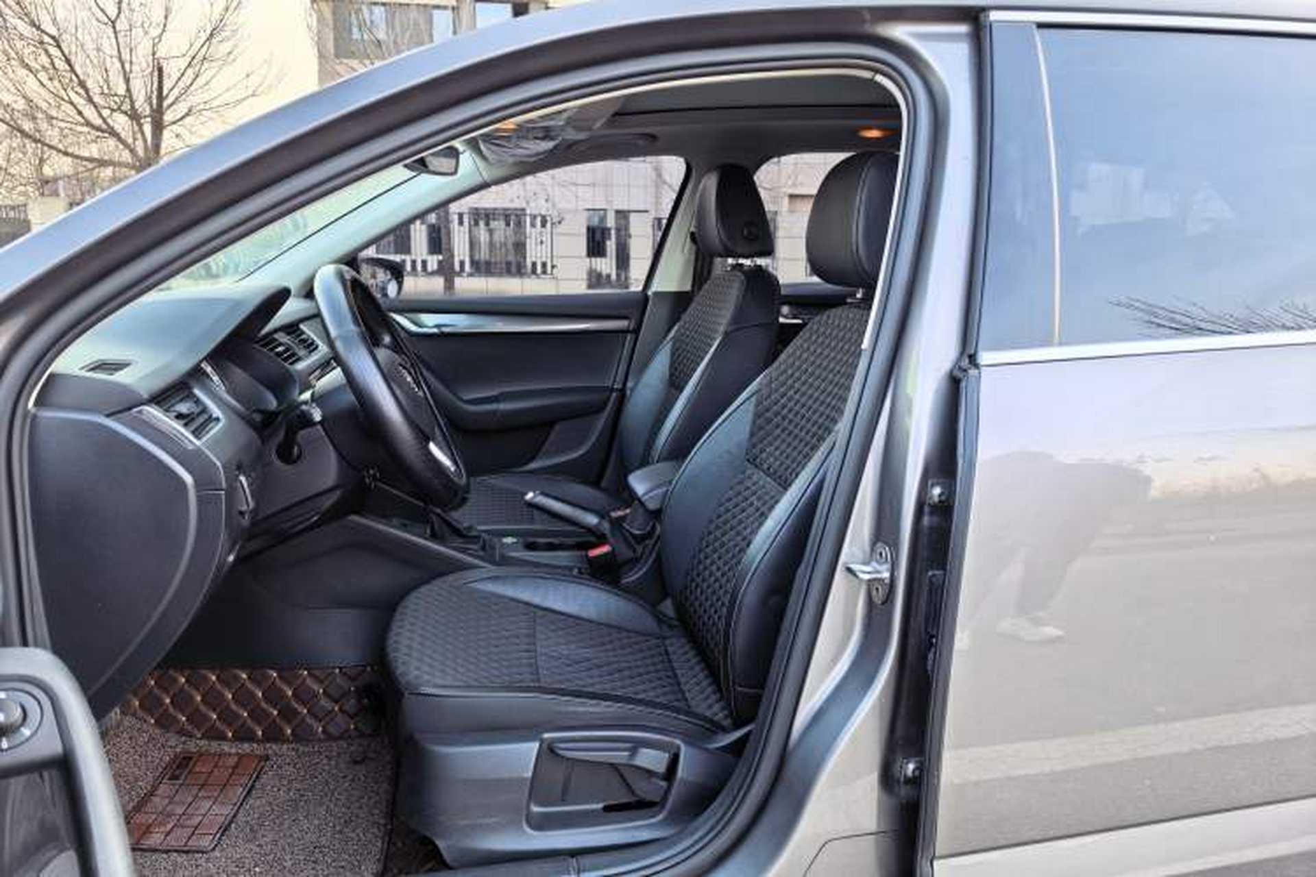 Used Skoda Octavia 2018 Station Wagon TSI230 DSG Luxury Edition Interior 2