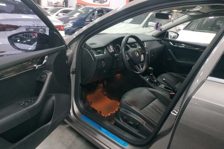 Used Skoda Octavia 2018 TSI280 DSG Flagship Edition Interior 3