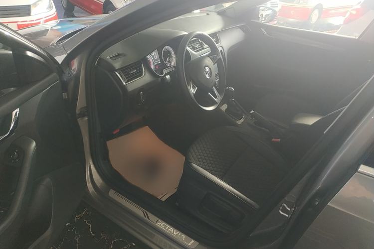 Used Skoda Octavia 2018 Station Wagon TSI230 DSG Luxury Edition Interior 3