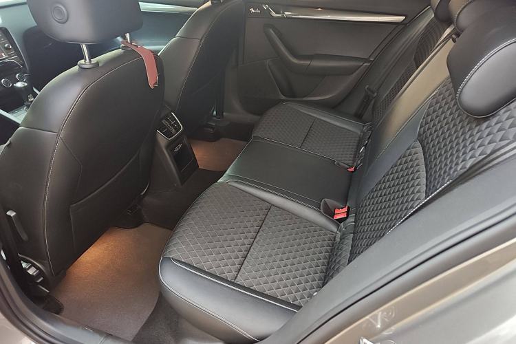 Used Skoda Octavia 2018 Station Wagon TSI280 DSG Luxury Edition Interior 4