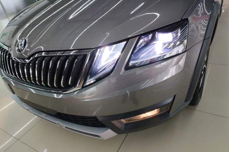 Used Skoda Octavia 2018 Station Wagon TSI280 DSG Luxury Edition Left Front Headlight