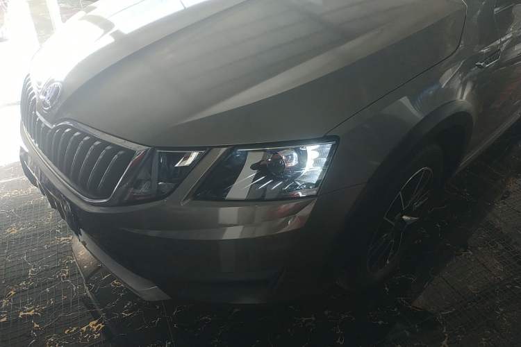 Used Skoda Octavia 2018 Station Wagon TSI230 DSG Luxury Edition Left Front Headlight