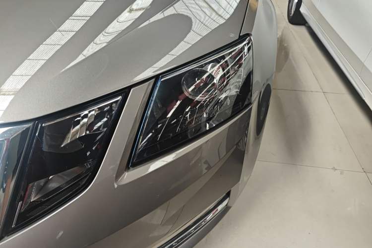 Used Skoda Octavia 2018 1.6L Automatic Luxury Edition Left Front Headlight
