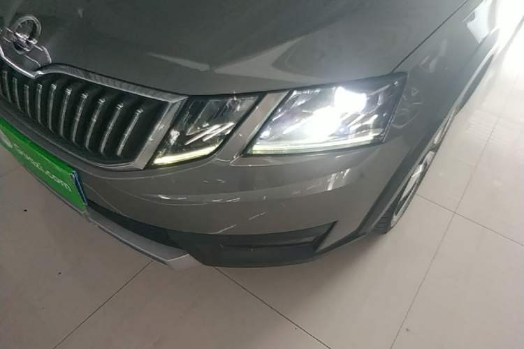 Used Skoda Octavia 2018 Station Wagon TSI280 DSG Luxury Edition Left Front Headlight