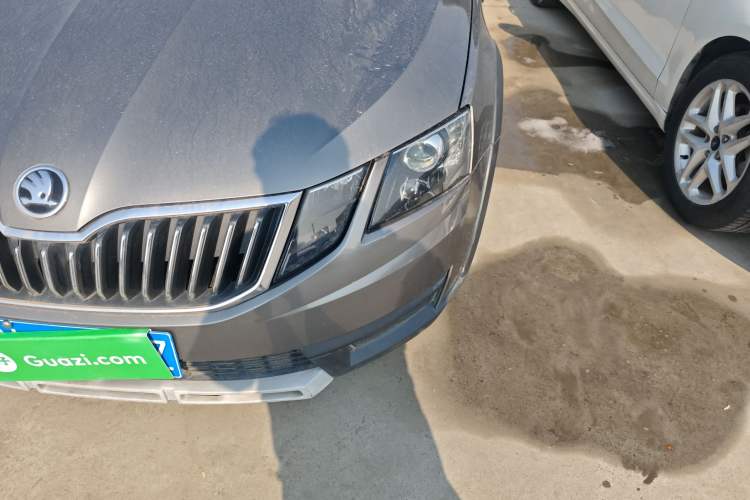 Used Skoda Octavia 2018 Station Wagon TSI230 DSG Luxury Edition Left Front Headlight