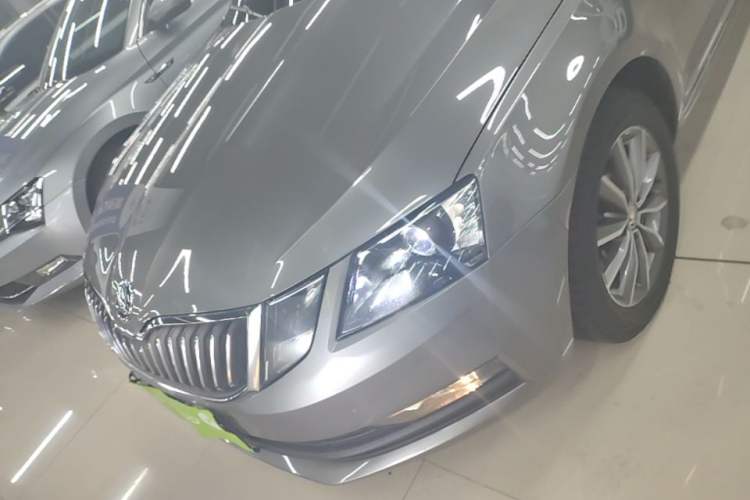 Used Skoda Octavia 2018 1.6L Automatic Comfort Edition Left Front Headlight