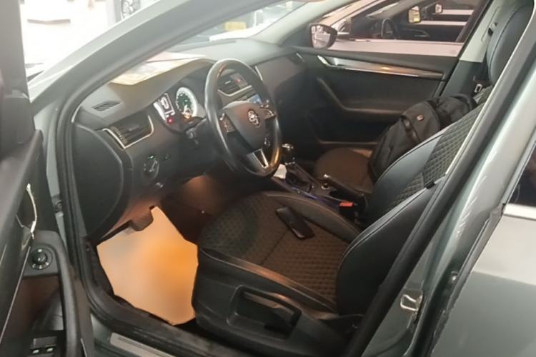 Used Skoda Octavia 2018 Station Wagon TSI230 DSG Luxury Edition Left Front Seat