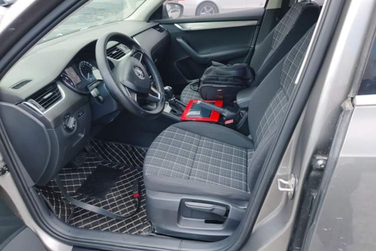 Used Skoda Octavia 2018 TSI230 DSG Comfort Edition Left Front Seat