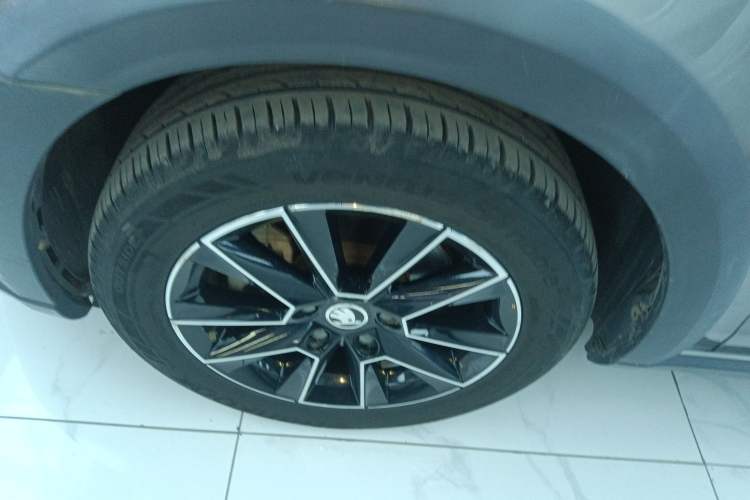 Used Skoda Octavia 2018 Station Wagon TSI230 DSG Luxury Edition Left Front Wheel Hub
